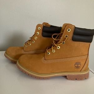 Womens timberland boots size 7.5